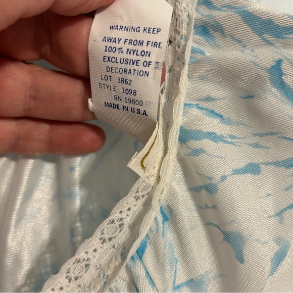 Vintage Gotham New York‎ medium, White and Blue Floral Nightgown - Picture 6 of 11